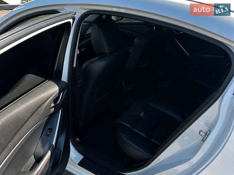 Седан Mazda 6 2014 в Днепре