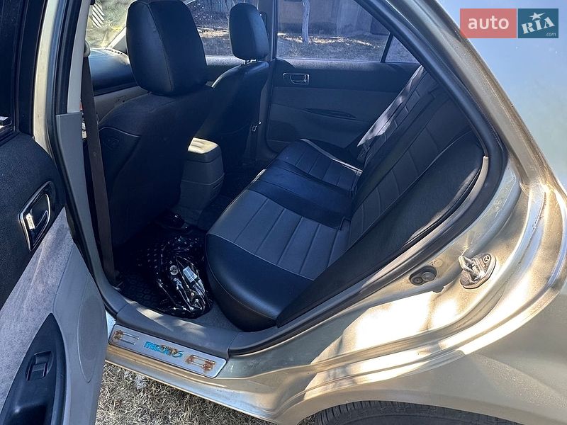 Седан Mazda 6 2003 в Ватутіному