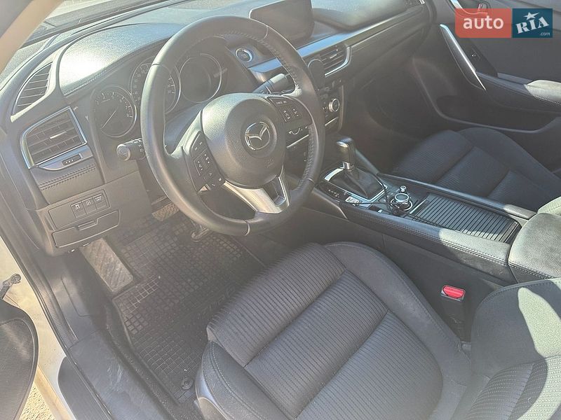 Седан Mazda 6 2015 в Ужгороді