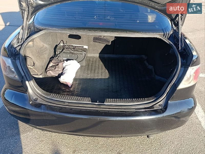 Седан Mazda 6 2003 в Киеве