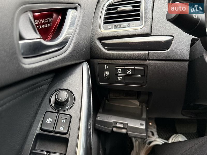 Седан Mazda 6 2014 в Днепре
