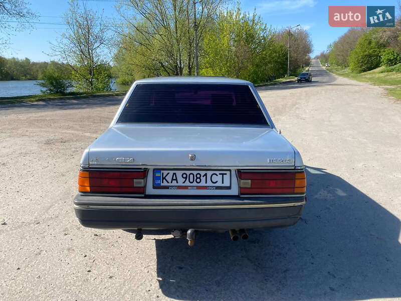 Седан Mazda 929 1985 в Монастырище