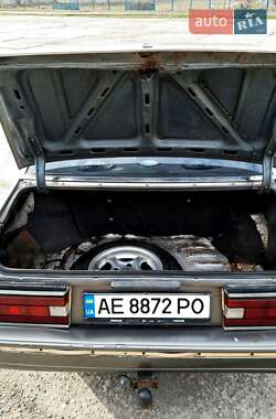 Седан Mazda 929 1988 в 