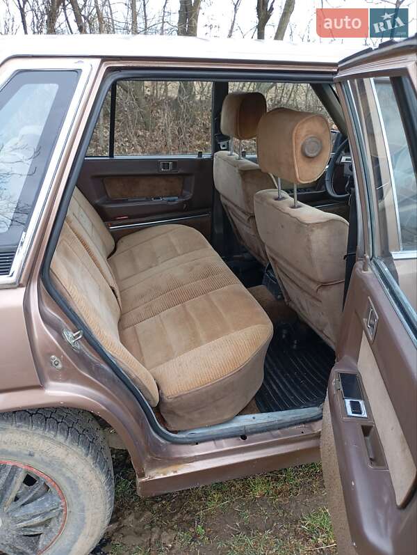 Седан Mazda 929 1987 в Старой Жадовой