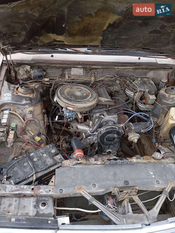 Седан Mazda 929 1987 в Старой Жадовой