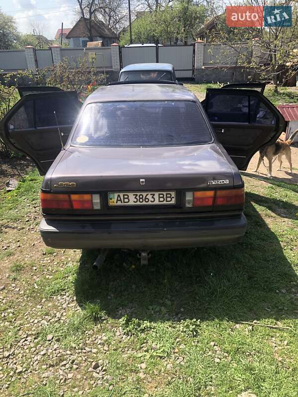 Седан Mazda 929 1990 в 
