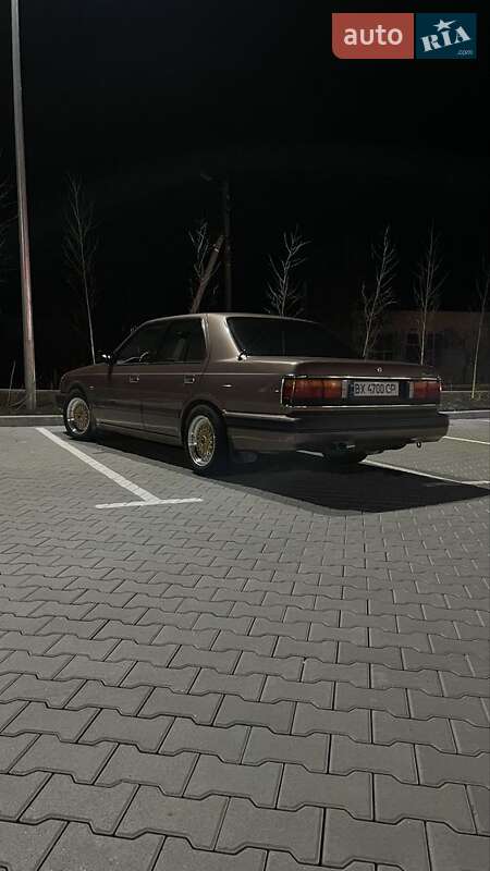 Седан Mazda 929 1987 в Хмельницком