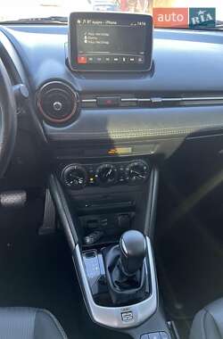 Внедорожник / Кроссовер Mazda CX-3 2015 в 