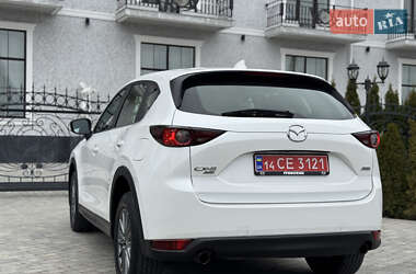 Позашляховик / Кросовер Mazda CX-5 2017 в 
