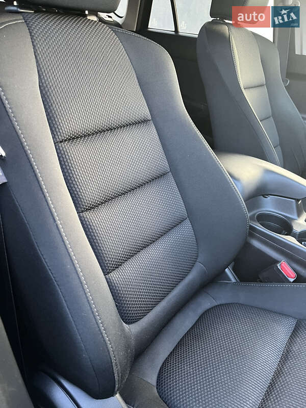 Внедорожник / Кроссовер Mazda CX-5 2016 в Хороле