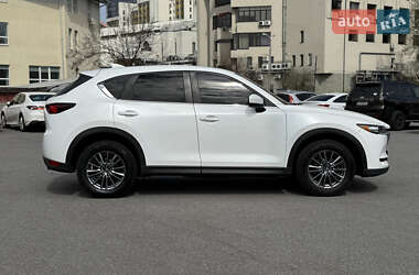 Позашляховик / Кросовер Mazda CX-5 2017 в 