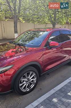 Позашляховик / Кросовер Mazda CX-5 2018 в 