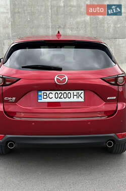 Позашляховик / Кросовер Mazda CX-5 2018 в 