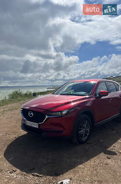 Позашляховик / Кросовер Mazda CX-5 2017 в 
