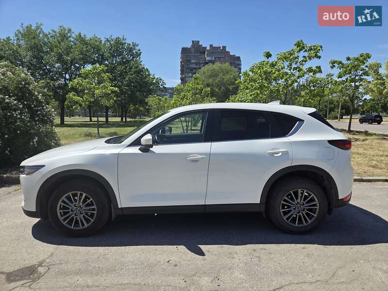 Позашляховик / Кросовер Mazda CX-5 2017 в 