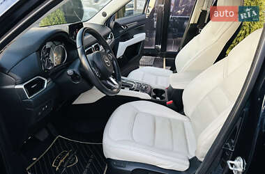 Позашляховик / Кросовер Mazda CX-5 2018 в 