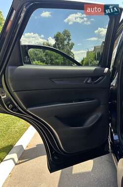 Позашляховик / Кросовер Mazda CX-5 2017 в 