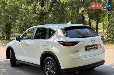 Позашляховик / Кросовер Mazda CX-5 2017 в 