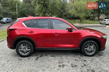 Позашляховик / Кросовер Mazda CX-5 2017 в 