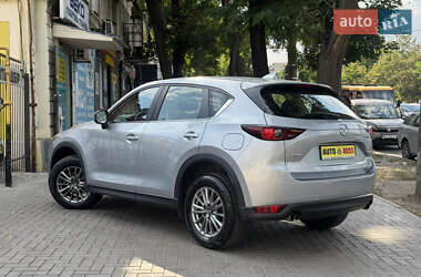 Позашляховик / Кросовер Mazda CX-5 2017 в 