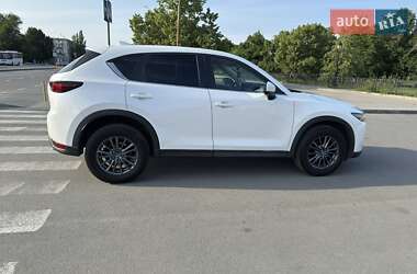 Позашляховик / Кросовер Mazda CX-5 2018 в 