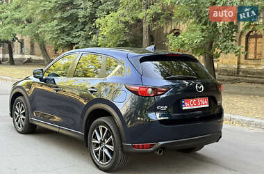 Позашляховик / Кросовер Mazda CX-5 2018 в 