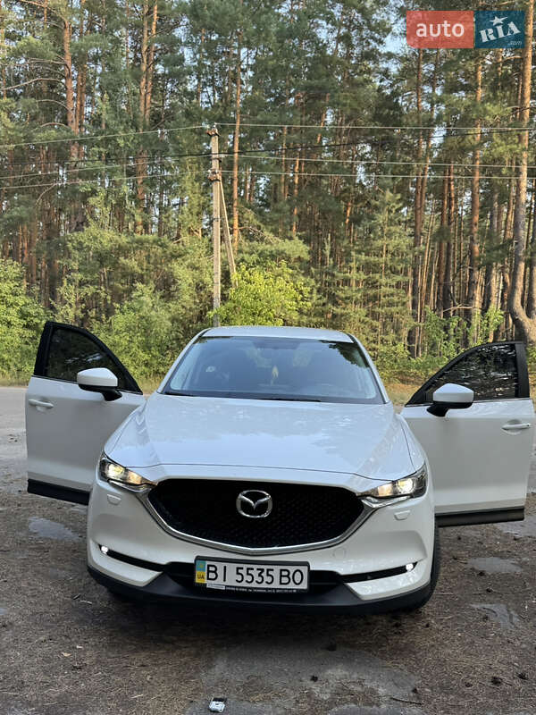 Позашляховик / Кросовер Mazda CX-5 2017 в 