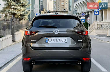 Позашляховик / Кросовер Mazda CX-5 2017 в 