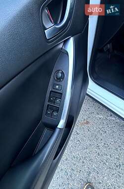 Позашляховик / Кросовер Mazda CX-5 2013 в 