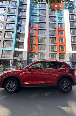 Позашляховик / Кросовер Mazda CX-5 2017 в 