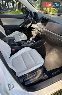 Позашляховик / Кросовер Mazda CX-5 2016 в 