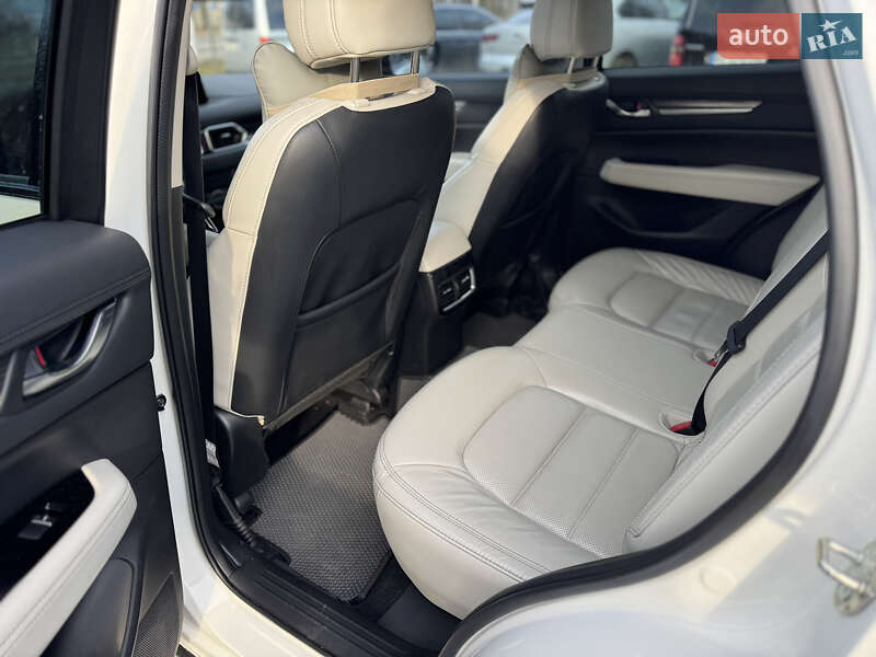 Внедорожник / Кроссовер Mazda CX-5 2017 в Новояворовске