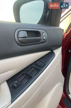Позашляховик / Кросовер Mazda CX-7 2011 в 