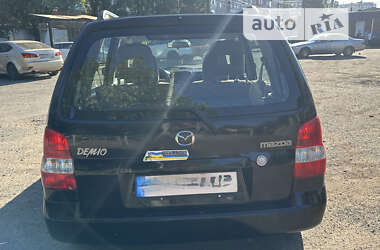Хэтчбек Mazda Demio 2002 в 