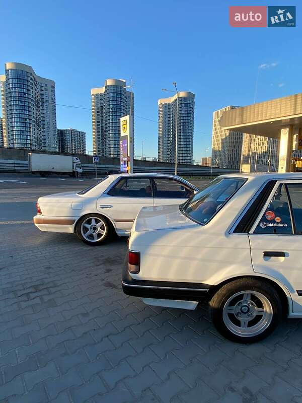 Седан Mazda Familia 1987 в Києві