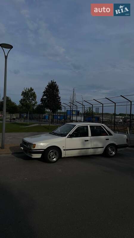 Седан Mazda Familia 1987 в Києві