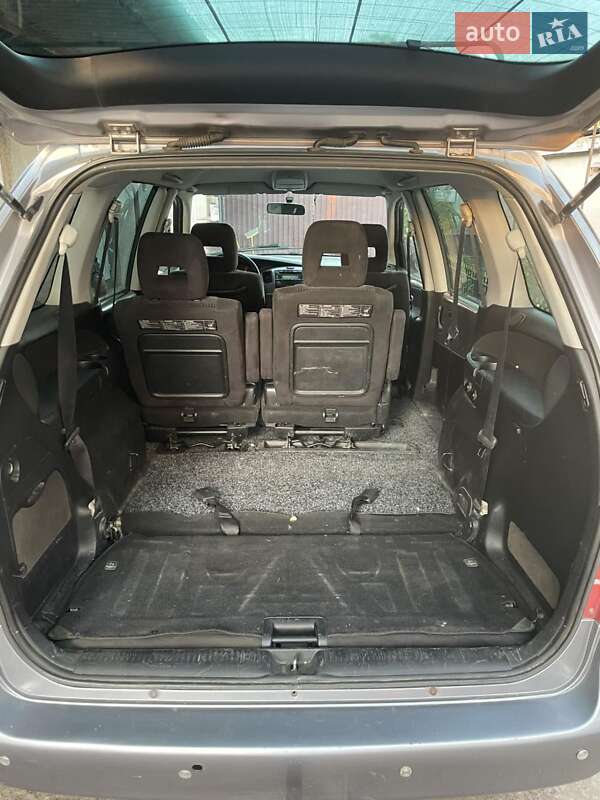 Минивэн Mazda MPV 2004 в Измаиле