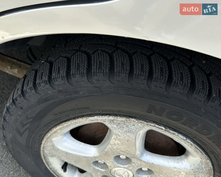 Минивэн Mazda MPV 2001 в Петропавловской Борщаговке