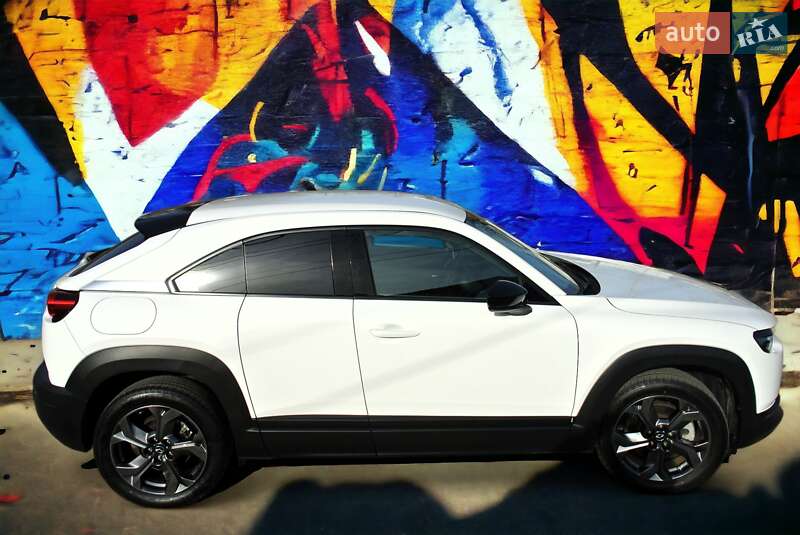 Внедорожник / Кроссовер Mazda MX-30 2020 в Киеве