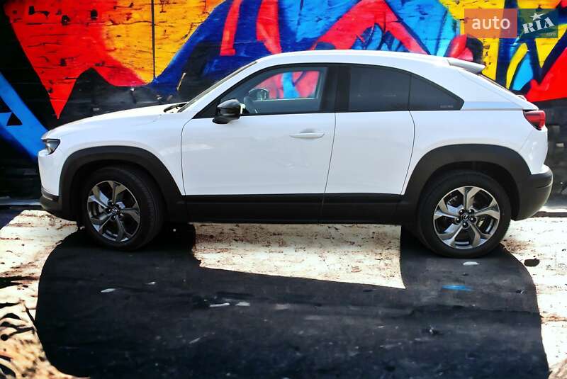 Внедорожник / Кроссовер Mazda MX-30 2020 в Киеве