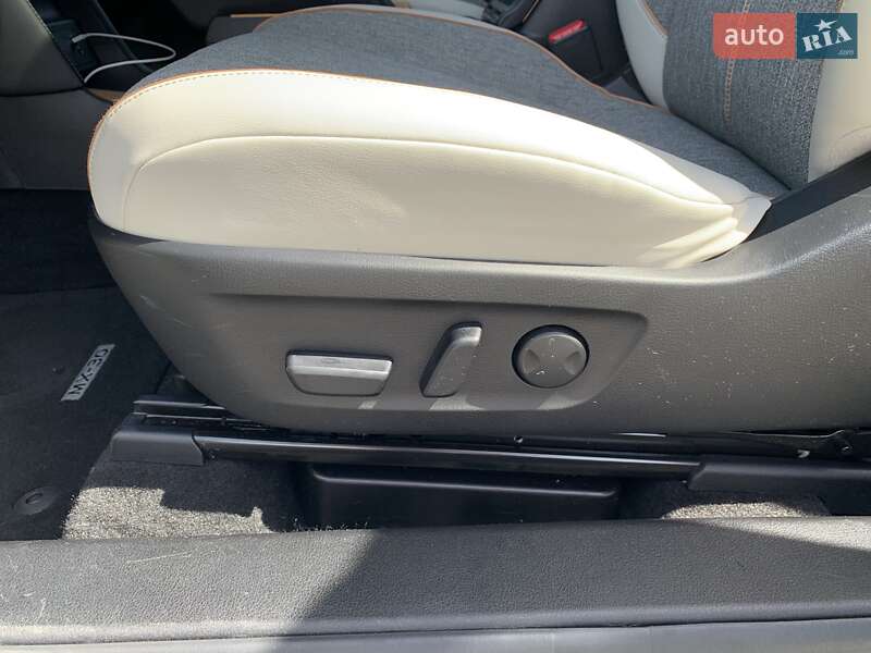 Внедорожник / Кроссовер Mazda MX-30 2020 в Тернополе