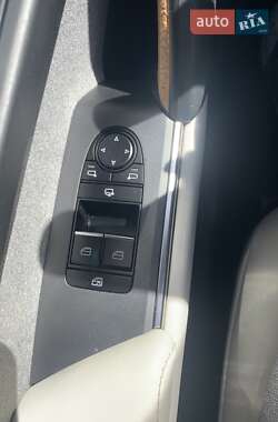 Внедорожник / Кроссовер Mazda MX-30 2020 в 