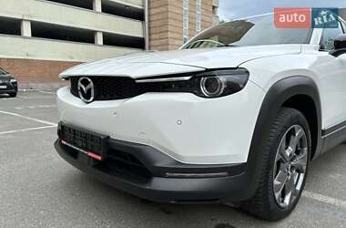 Внедорожник / Кроссовер Mazda MX-30 2020 в 