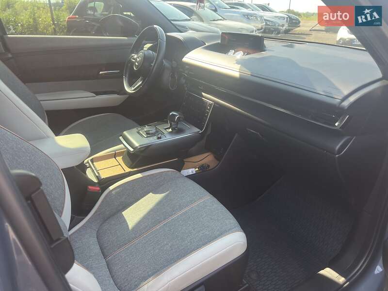 Внедорожник / Кроссовер Mazda MX-30 2020 в Киеве