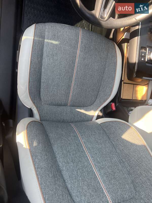 Внедорожник / Кроссовер Mazda MX-30 2020 в Киеве