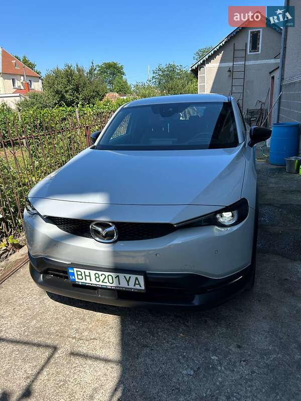 Внедорожник / Кроссовер Mazda MX-30 2020 в Черноморске