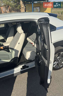 Внедорожник / Кроссовер Mazda MX-30 2021 в 