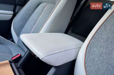 Внедорожник / Кроссовер Mazda MX-30 2021 в 