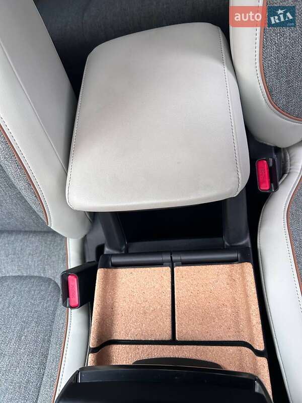 Позашляховик / Кросовер Mazda MX-30 2020 в Тлумачі