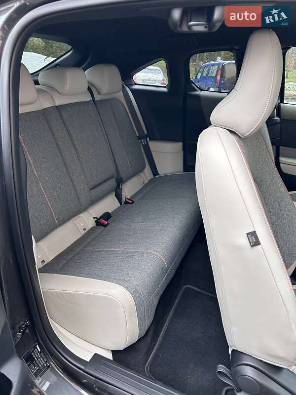 Позашляховик / Кросовер Mazda MX-30 2020 в Тлумачі